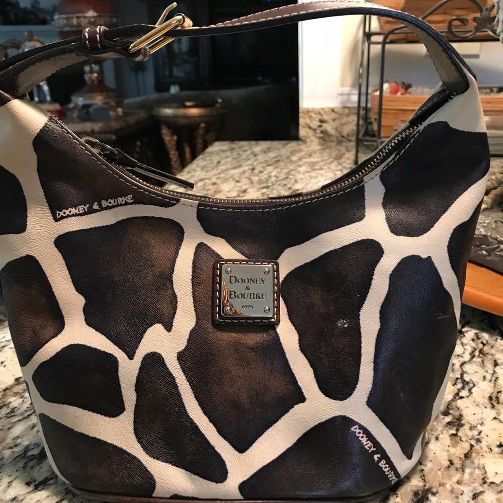 DOONEY & BURKER HANDBAG (LIKE NEW)